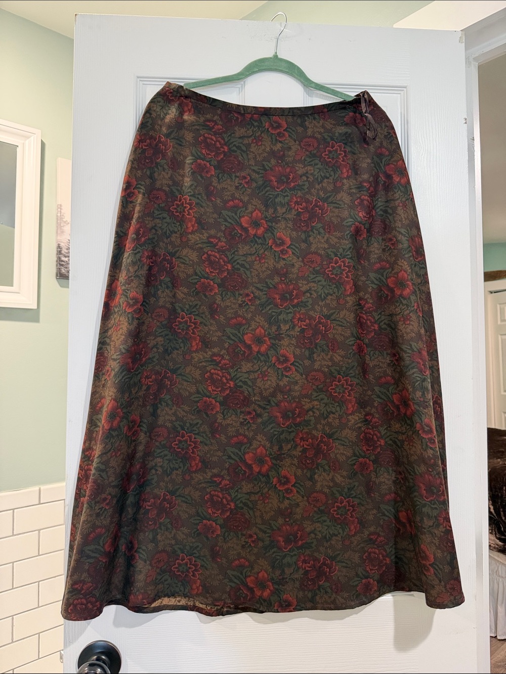 Lauren Ralph Lauren Olive & Burgundy Floral A-Line  Silk Skirt - Picture 3 of 11